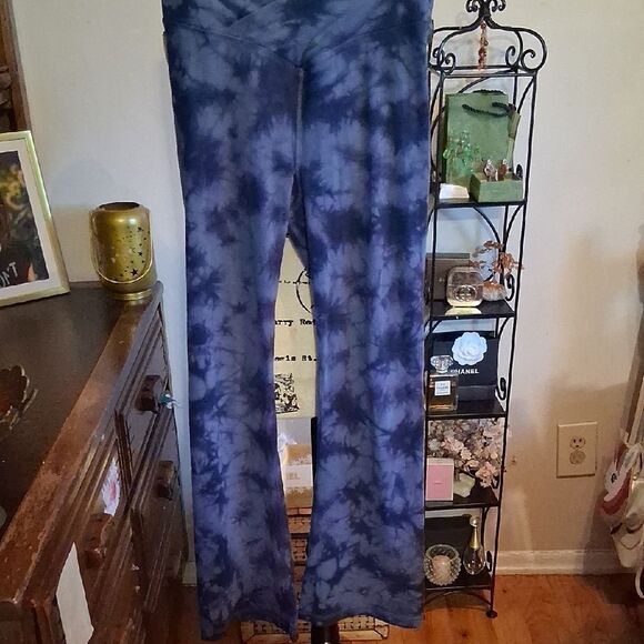 PINK Victoria's Secret Navy Tie Dye  Leggings Size Medium - Picture 1 of 15